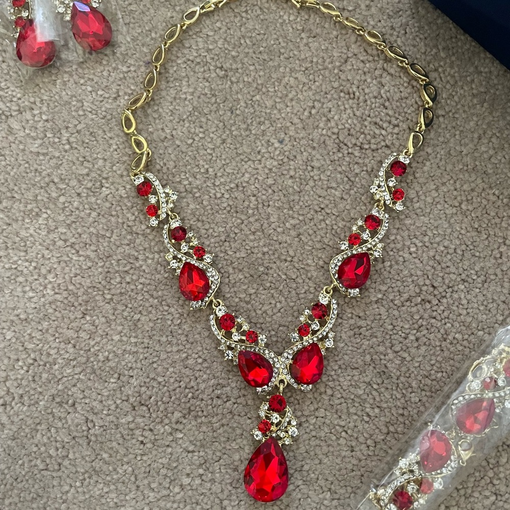 Red Jewelry Set - Picture 2 of 8
